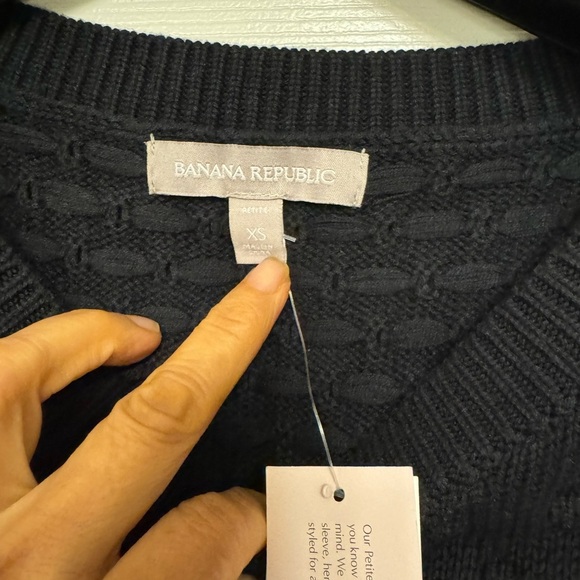 Banana Republic Chic textured in soft Black Knit Sweater - Picture 5 of 5